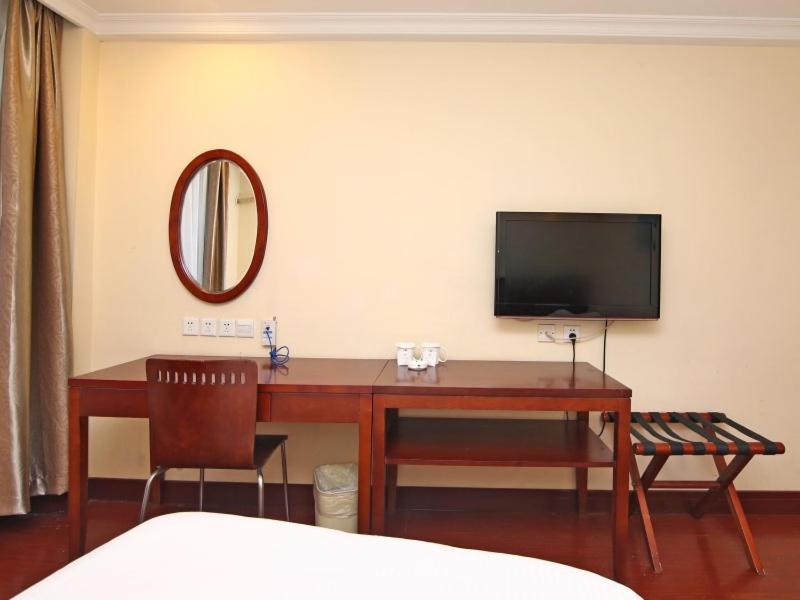 Greentree Inn Shanghai Changyang Road Jiangpu Park Metro Station Business Hotel Екстериор снимка